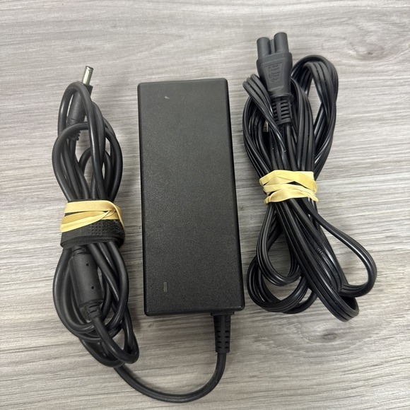 Dell Other - Genuine Dell Laptop Charger AC Adapter Power Supply LA90PM111 PA-1900-32D5 RT74M